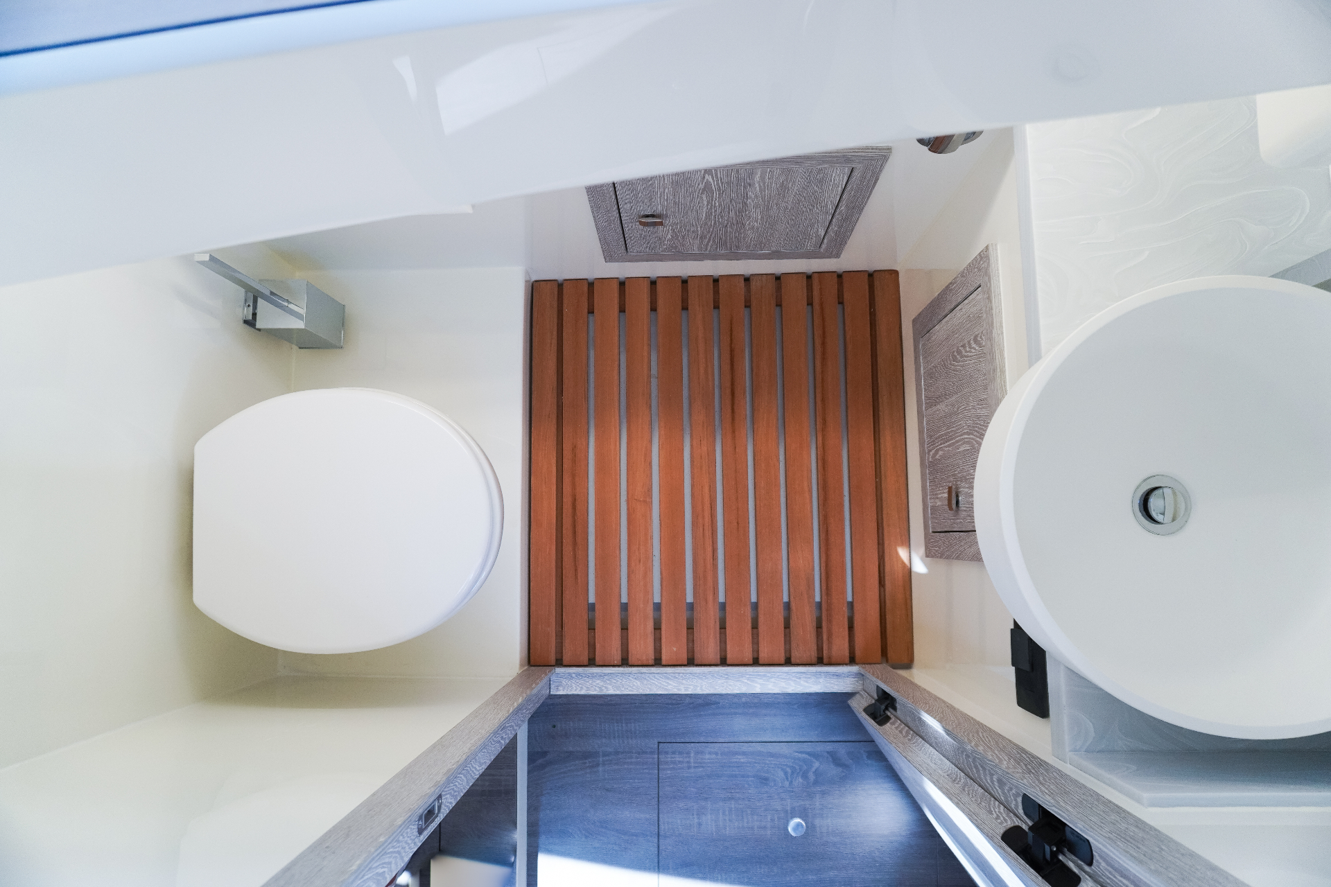 Complete bathroom with premium finishes.