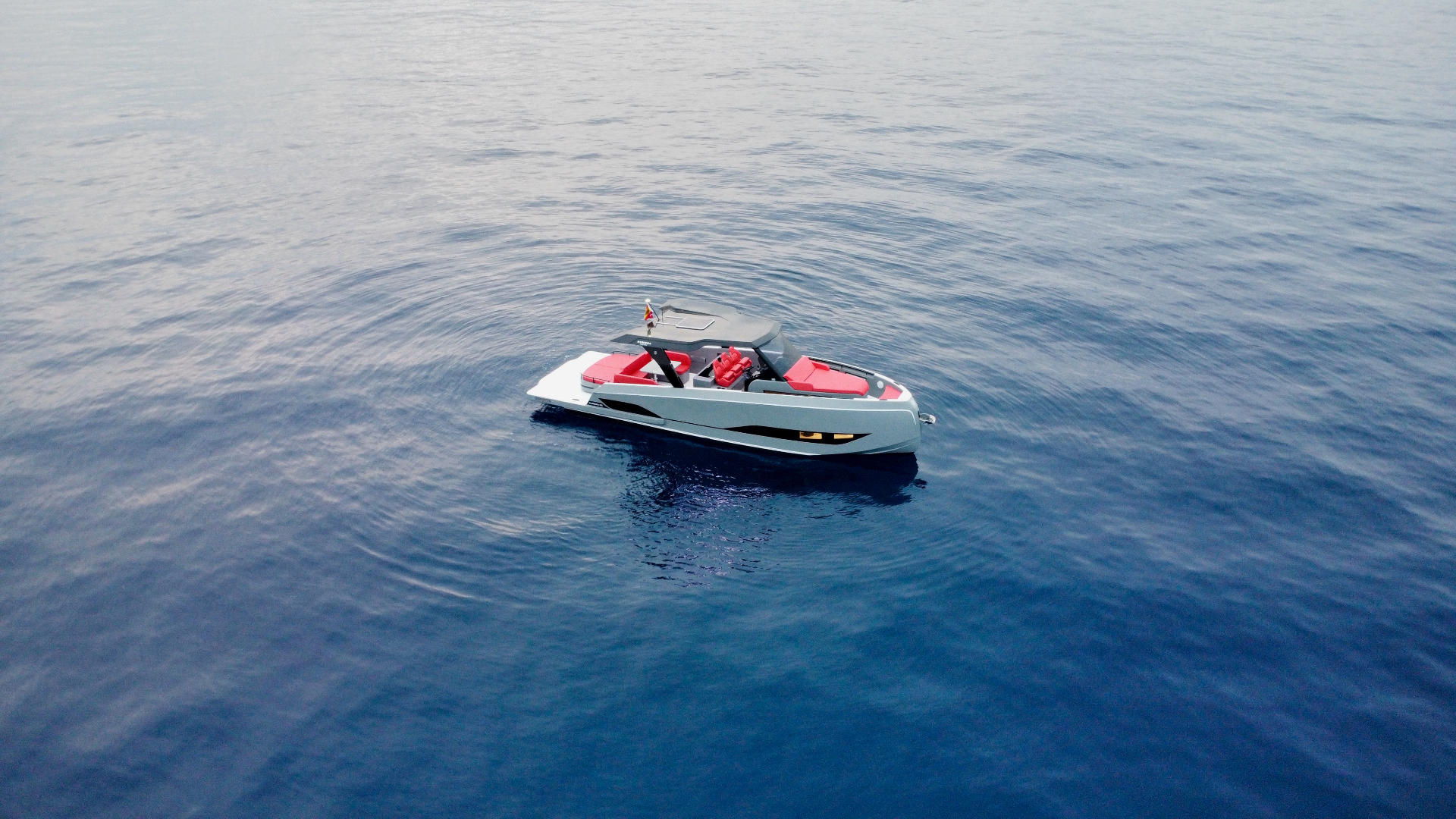 Elegance on the high seas. Unmistakable silhouette that stands out in any maritime setting.