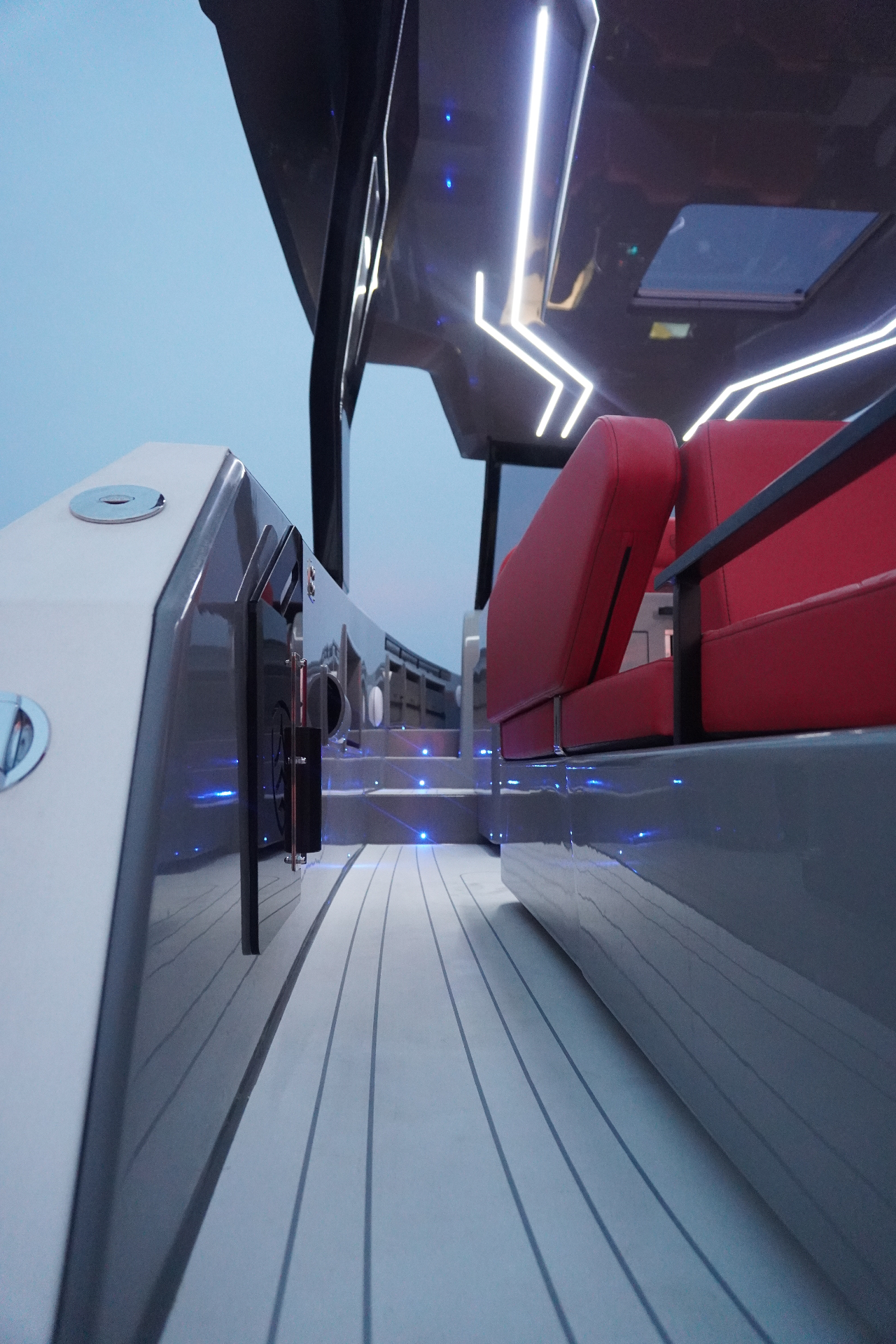 New generation walkaround. Wide and safe passageways that guarantee total freedom of movement.